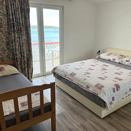 Apartamento 2 *