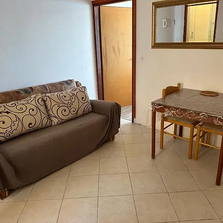 Apartamento 2 *